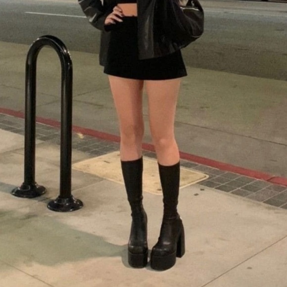 High platform boots - Picture 2 of 7